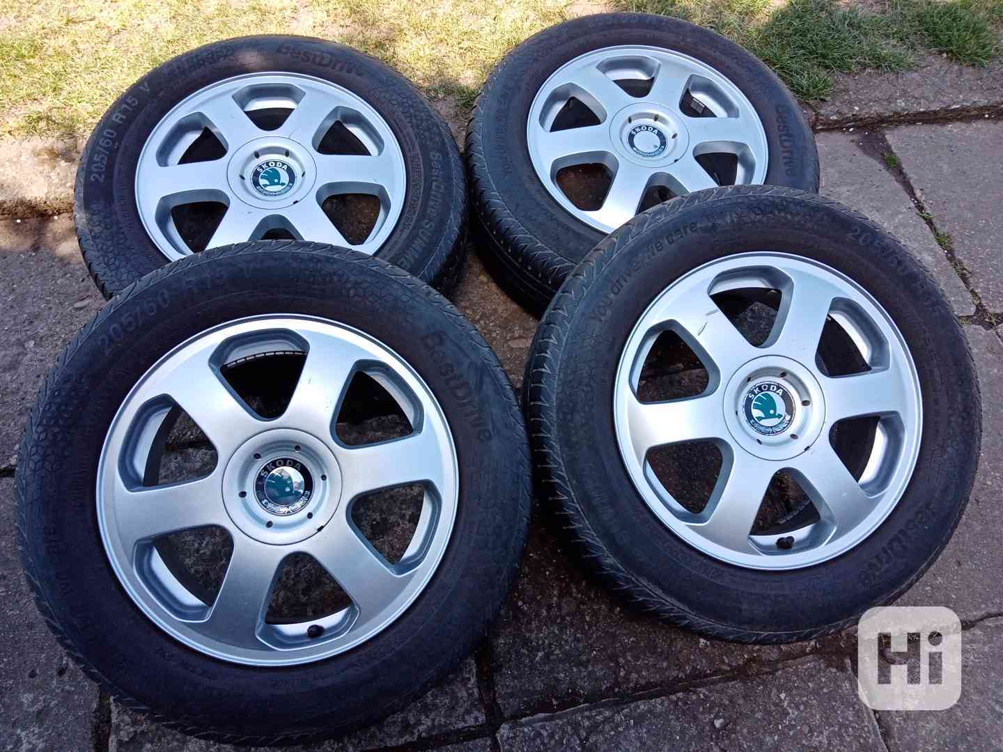 Obutá alu kola 15ky 5x100 pneu 90% ŠKODA VW SEAT - dobírka - foto 1
