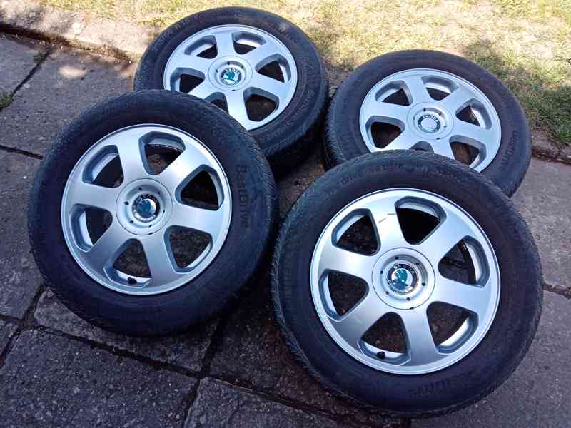 Obutá alu kola 15ky 5x100 pneu 90% ŠKODA VW SEAT - dobírka - foto 5