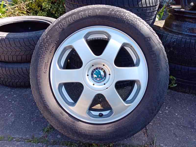 Obutá alu kola 15ky 5x100 pneu 90% ŠKODA VW SEAT - dobírka - foto 2
