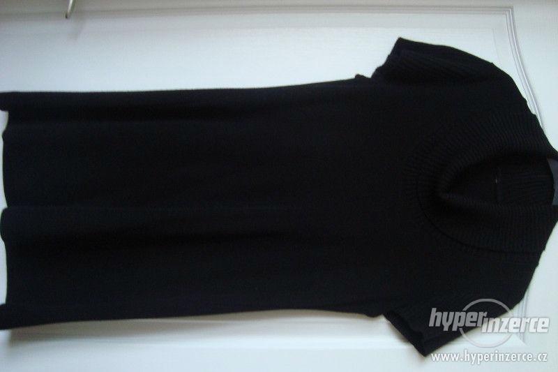 Pěkné černé úpletové šaty s rolákem vel M jako nové - foto 1