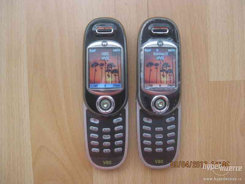 Motorola V80 - neblokované telefony s češtinou z r.2004 - foto 2