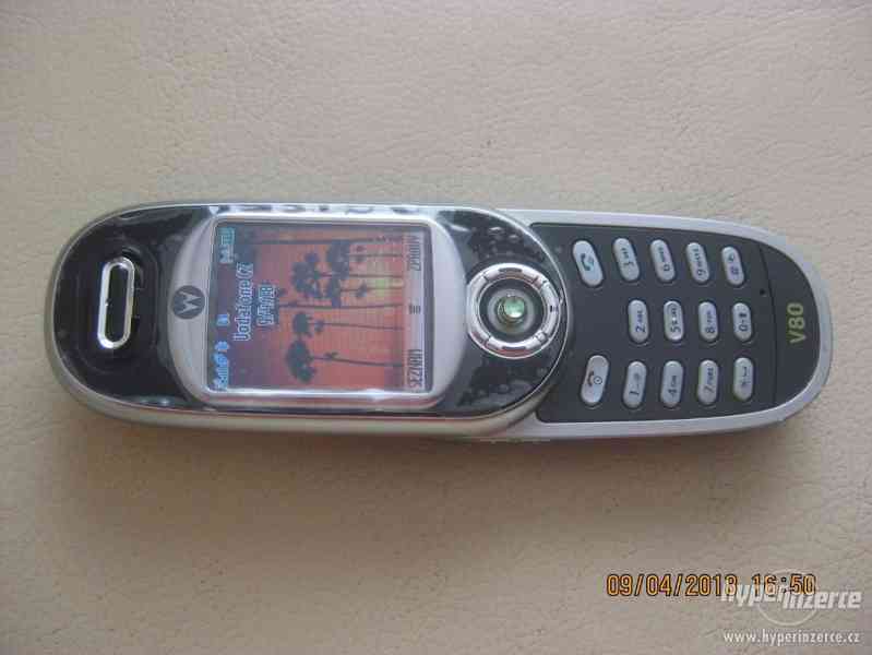 Motorola V80 - neblokované telefony s češtinou z r.2004 - foto 5