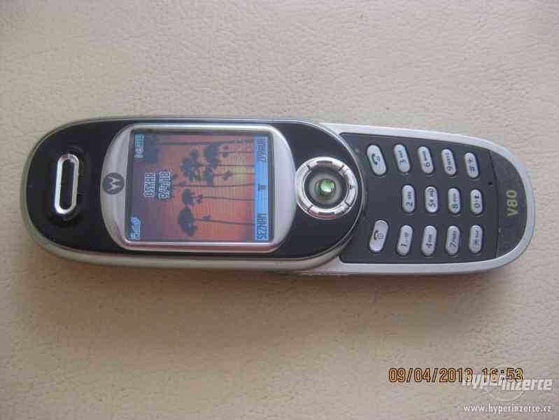 Motorola V80 - neblokované telefony s češtinou z r.2004 - foto 14