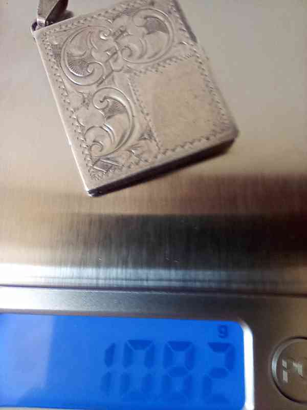 Starožitný stříbrný přívěsek - otevírací knížka na foto .  - foto 4
