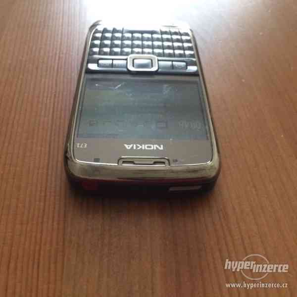 Nokia E71 šedá použitá, funkční - foto 4