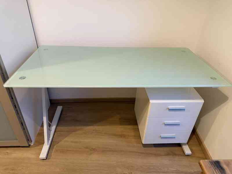 Kancelářský stůl se skleněnou deskou  - foto 2