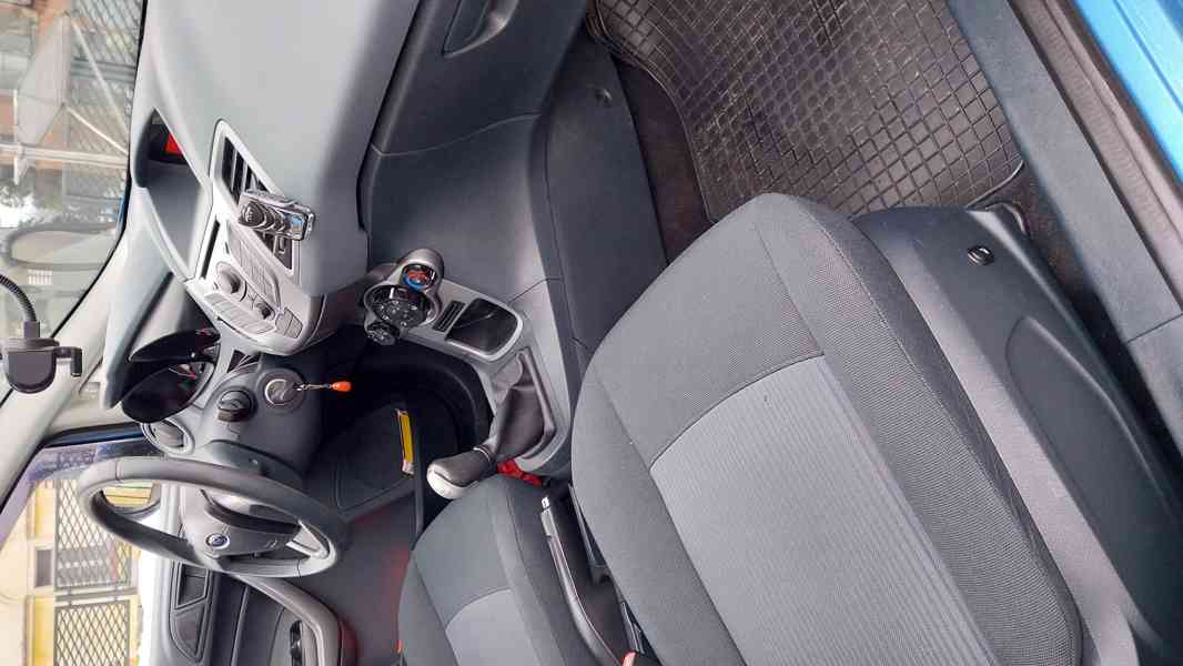 Ford Fiesta - foto 8