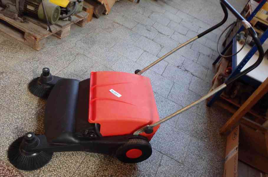 Ruční zametací stroj HKM800 WILMS