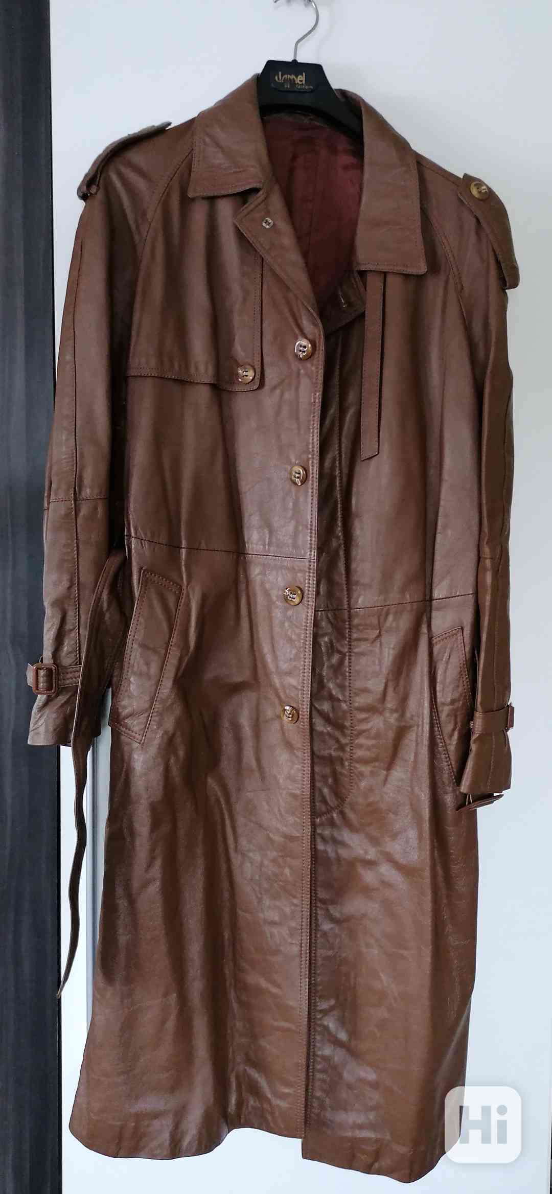 Dámský hnědý kožený kabát - foto 1
