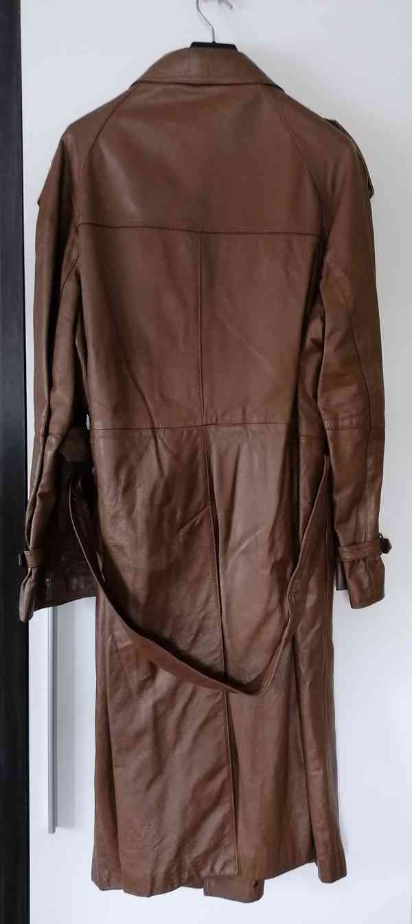 Dámský hnědý kožený kabát - foto 3