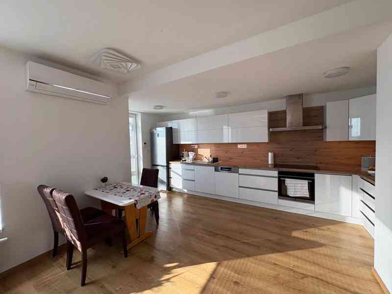 Bratislava - Moderný 3 izbový byt s terasou v novostavbe - foto 5