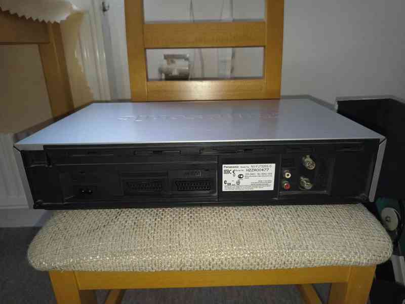 Videorekordér Panasonic NV-FJ 732 - foto 3