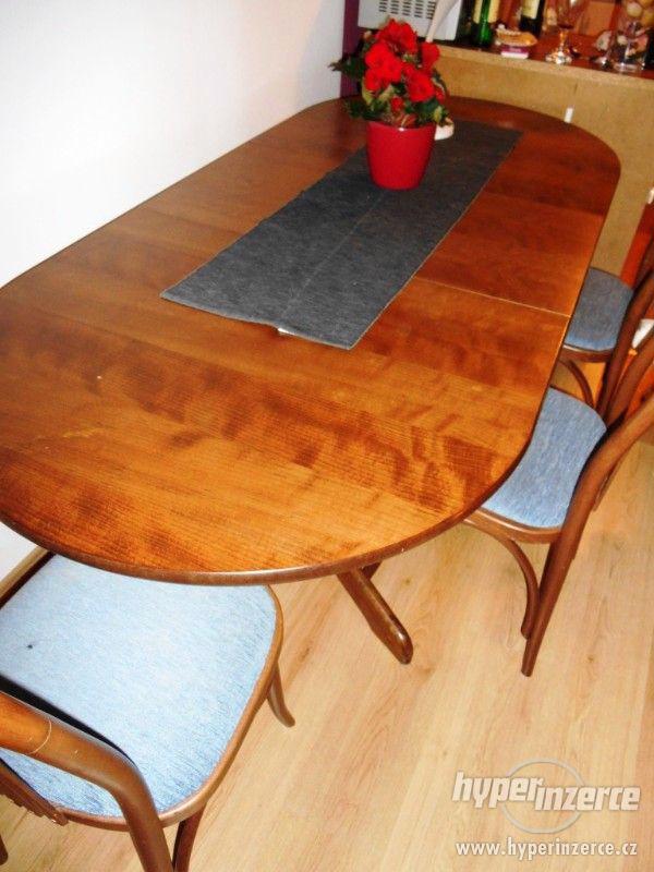 Rozkládací Jídelní stůl pro 6 osob včetně 6 židlí - foto 1