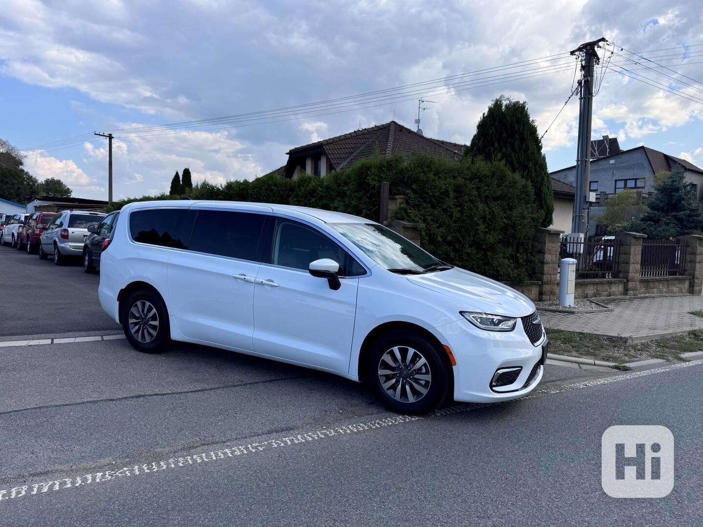 Chrysler Pacifica 3,6 Hybrid Čočka TOP 2023 DPH - foto 1