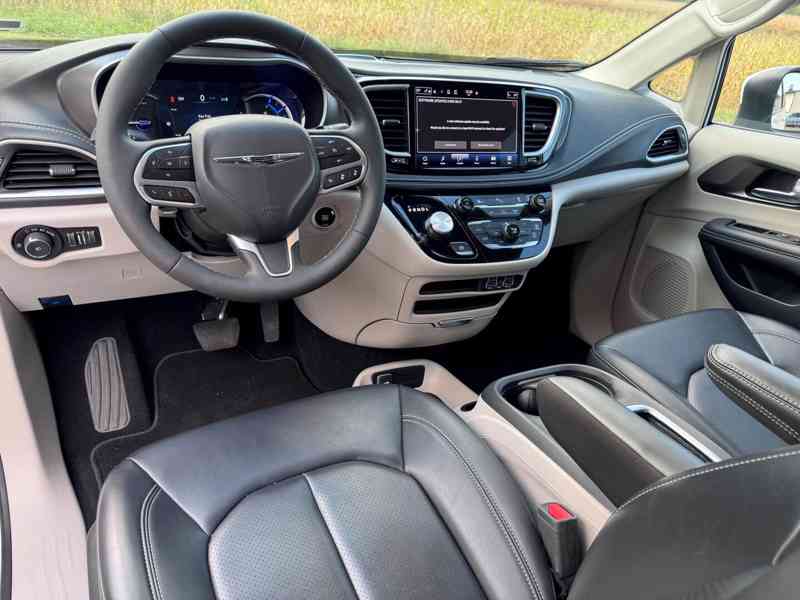 Chrysler Pacifica 3,6 Hybrid Čočka TOP 2023 DPH - foto 17