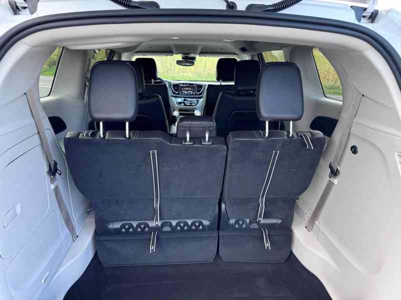 Chrysler Pacifica 3,6 Hybrid Čočka TOP 2023 DPH - foto 8