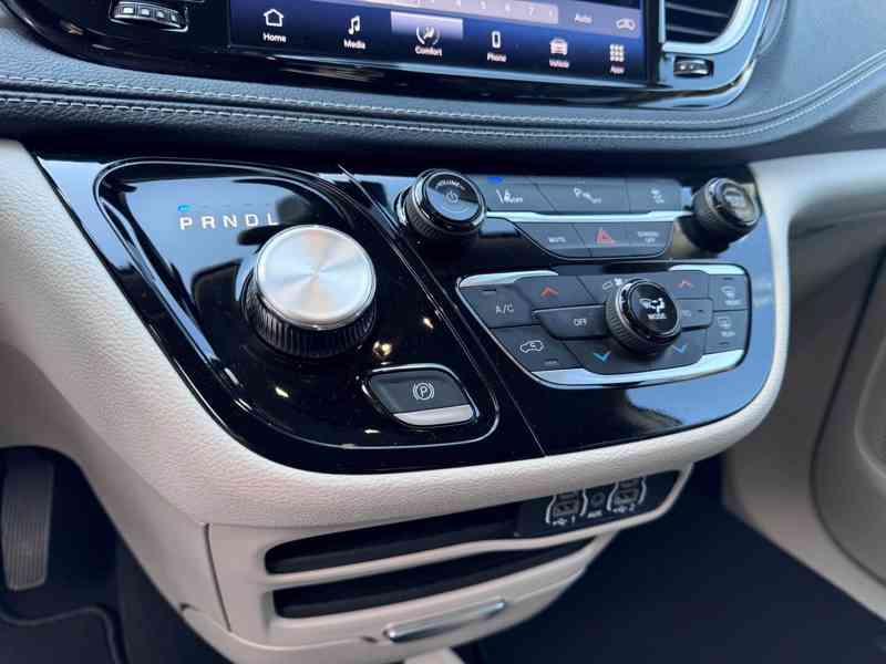 Chrysler Pacifica 3,6 Hybrid Čočka TOP 2023 DPH - foto 21