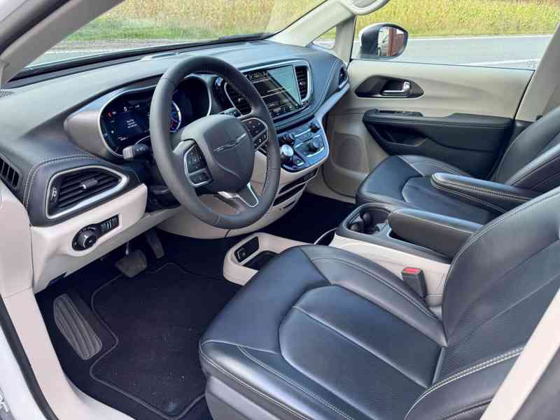 Chrysler Pacifica 3,6 Hybrid Čočka TOP 2023 DPH - foto 16