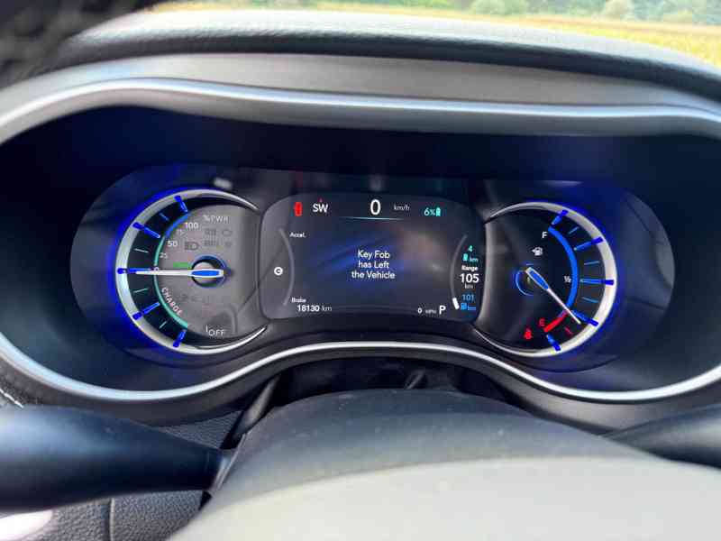 Chrysler Pacifica 3,6 Hybrid Čočka TOP 2023 DPH - foto 19