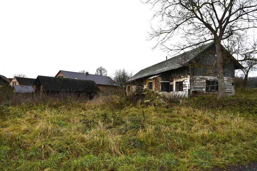 Lužany - pozemek 1656 m2 se starší stavbou - foto 10