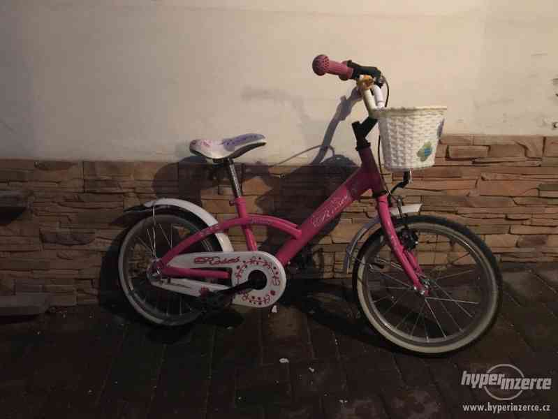 Růžové dívčí kolo s pomocnými kolečky a vodící tyčí - foto 3