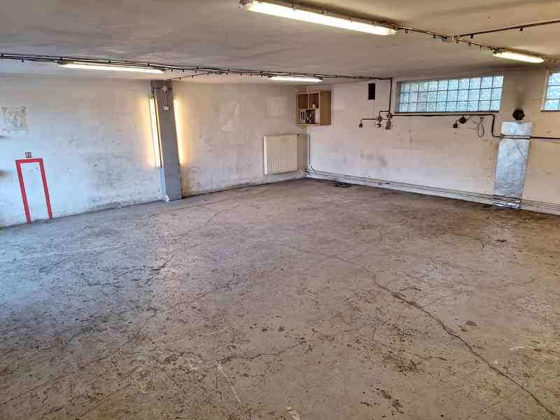 Pronájem skladu - velké garáže v Ostravě Radvanicích - foto 4