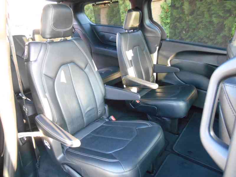 Chrysler Pacifica 3,6 RU Sunroof DVD S Line 2018 - foto 9