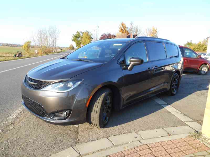 Chrysler Pacifica 3,6 RU Sunroof DVD S Line 2018 - foto 2