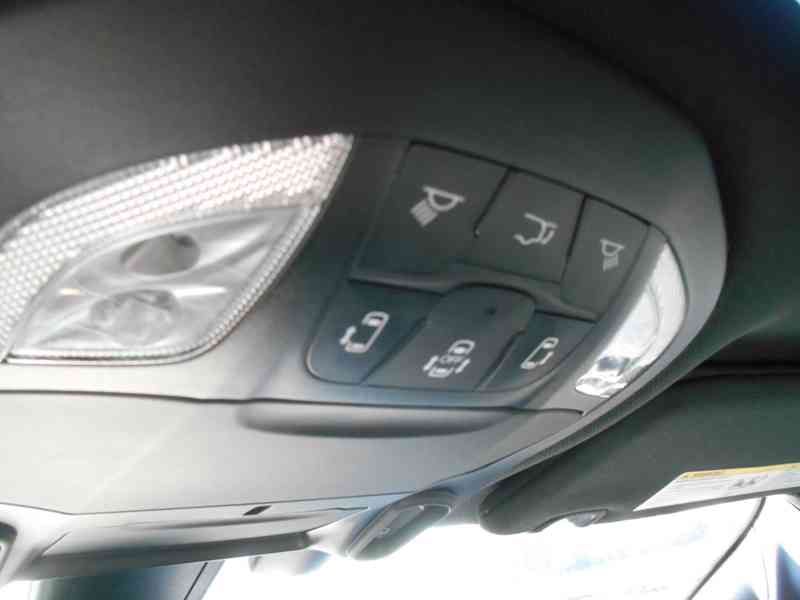 Chrysler Pacifica 3,6 RU Sunroof DVD S Line 2018 - foto 20