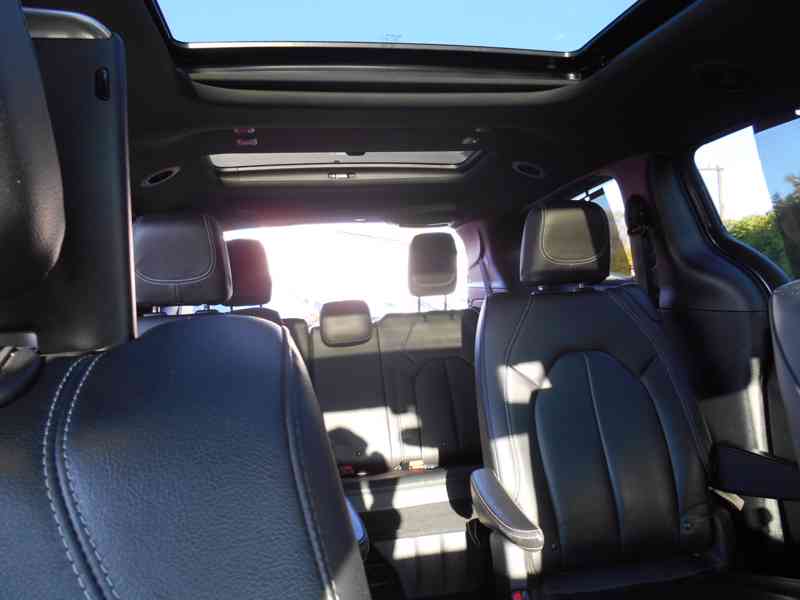 Chrysler Pacifica 3,6 RU Sunroof DVD S Line 2018 - foto 12