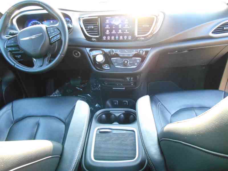 Chrysler Pacifica 3,6 RU Sunroof DVD S Line 2018 - foto 13