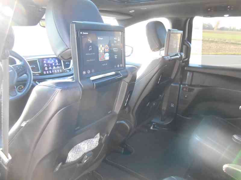 Chrysler Pacifica 3,6 RU Sunroof DVD S Line 2018 - foto 14