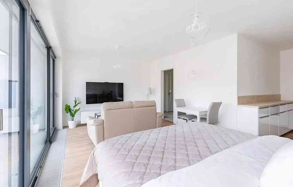 Pronájem bytu 1+kk 52 m² - foto 5