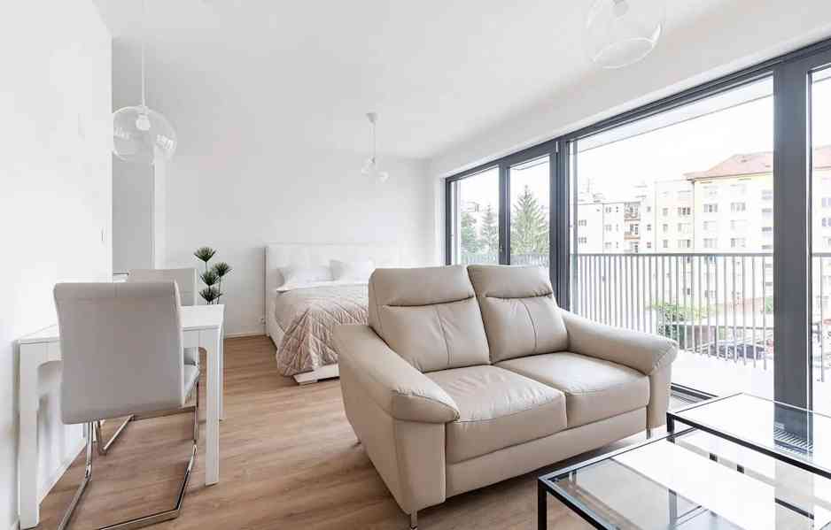 Pronájem bytu 1+kk 52 m² - foto 2