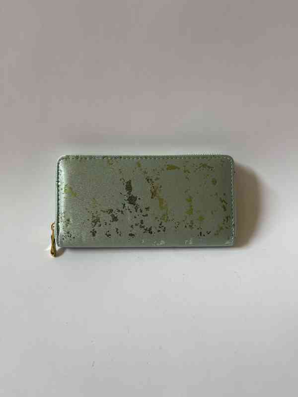 Třpytivě zelená peněženka