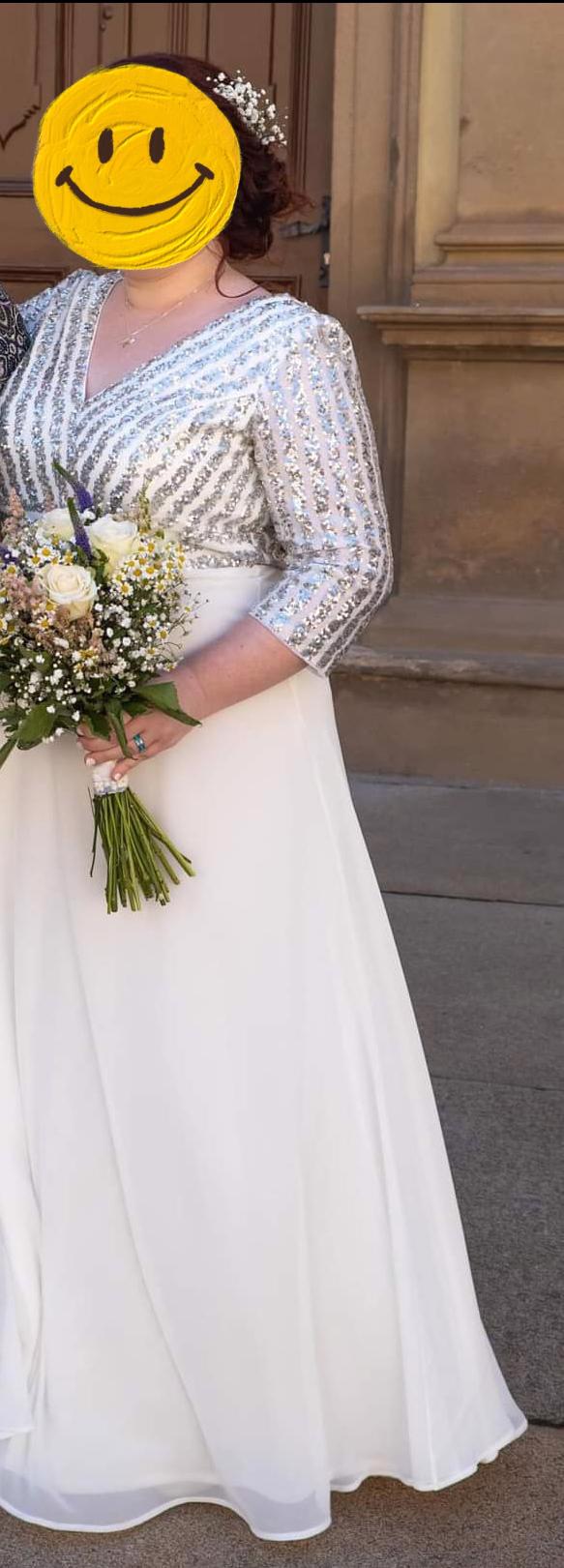 Bílé svatební / společenské šaty  - foto 4