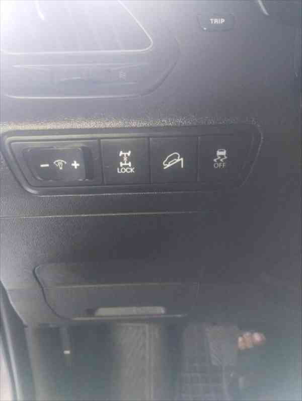 Hyundai ix35 2,0 - foto 12
