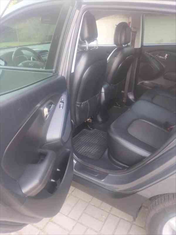 Hyundai ix35 2,0 - foto 13