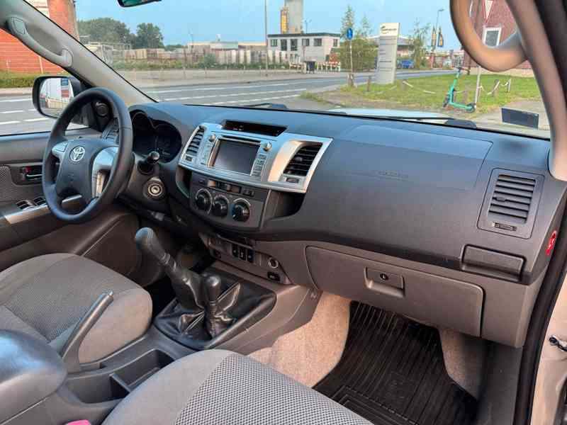 Toyota Hilux 2,5D4D 4x4  106kw - foto 7