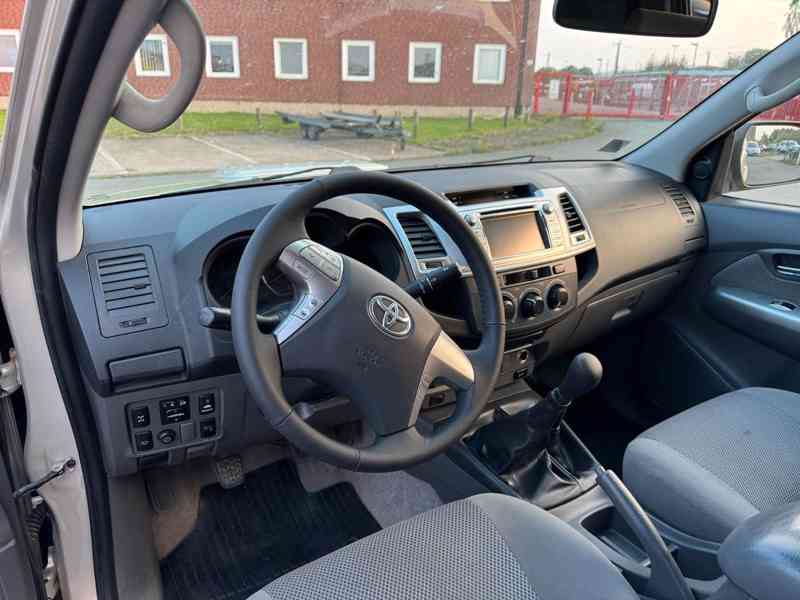 Toyota Hilux 2,5D4D 4x4  106kw - foto 15