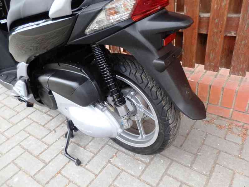 Honda SH 300i (2011) - foto 13