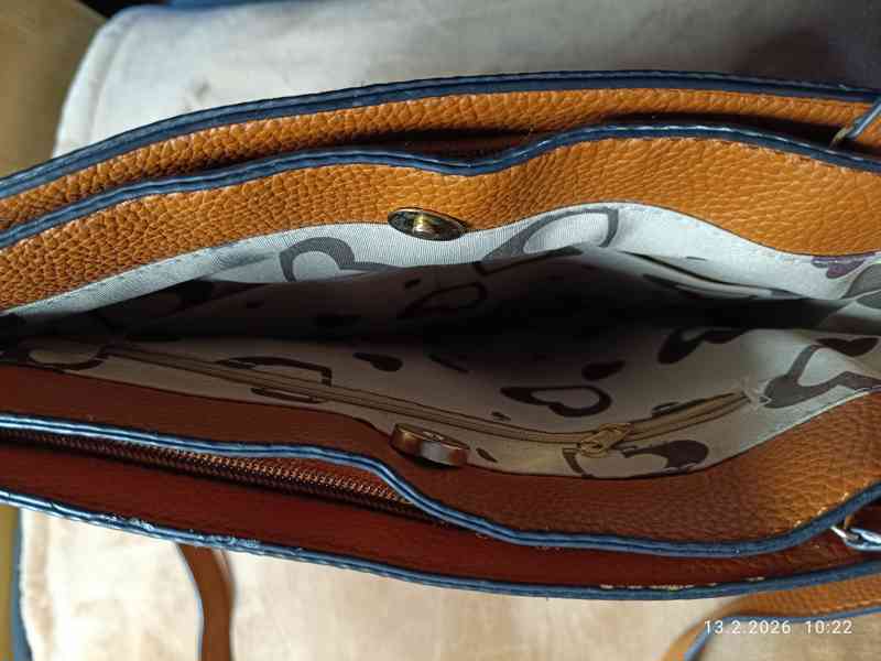 Prodám DÁMSKOU HNĚDOU KABELKU  - foto 7