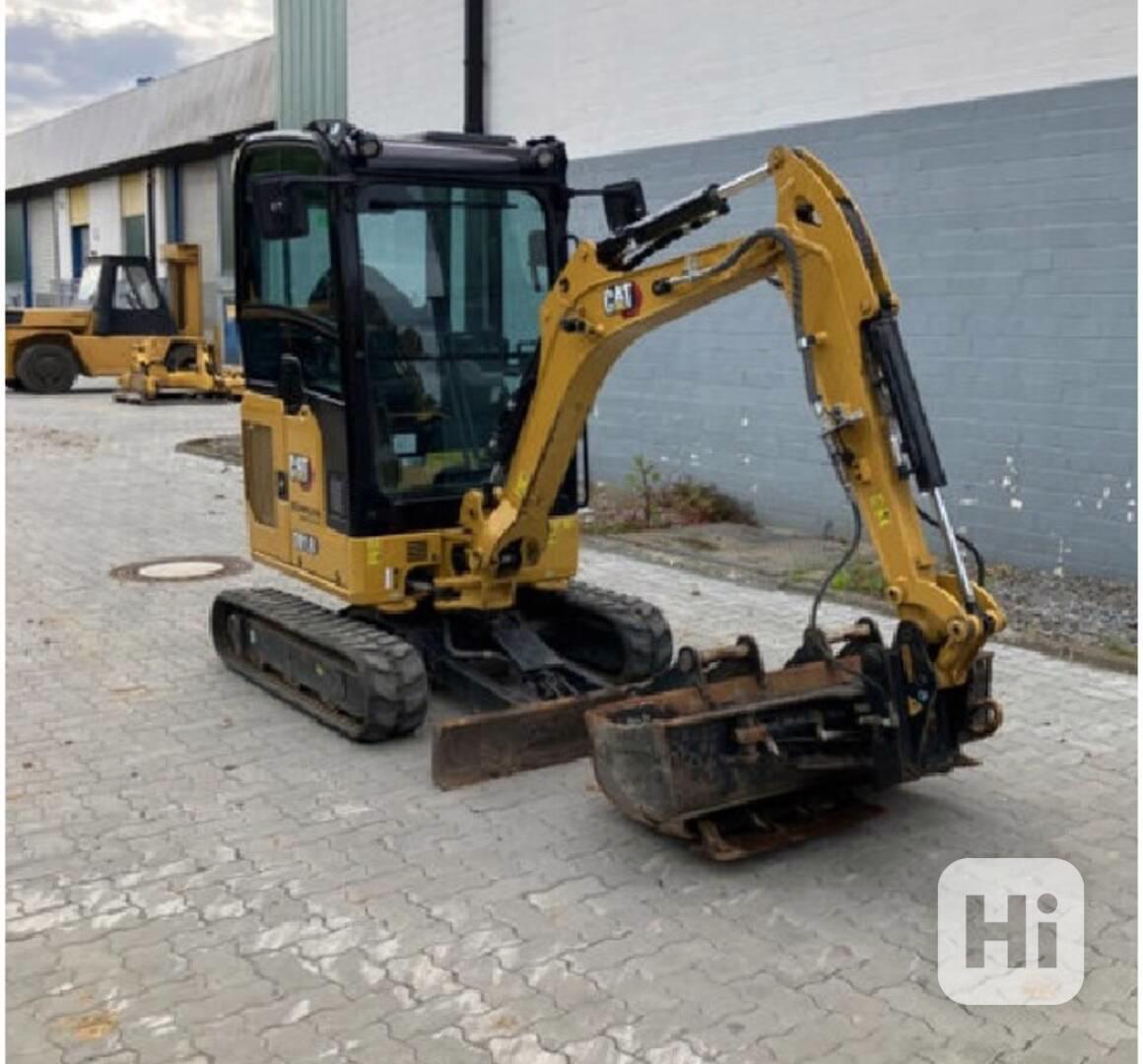 SKLO okno okná stroje bagre minibagre CAT skladom - foto 1