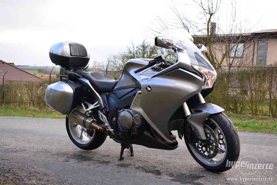 Honda VFR 1200 F - foto 1