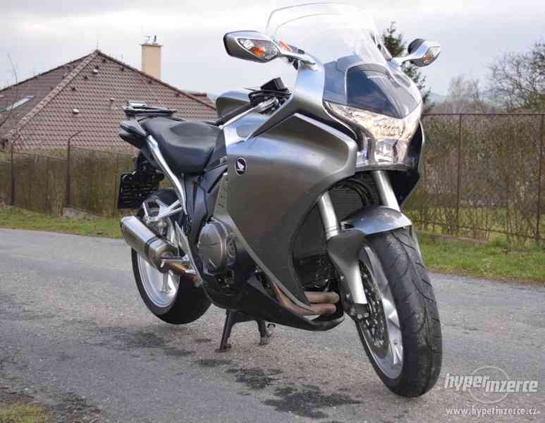 Honda VFR 1200 F - foto 2