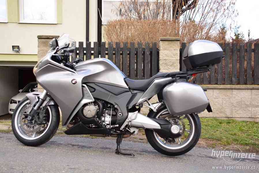 Honda VFR 1200 F - foto 3