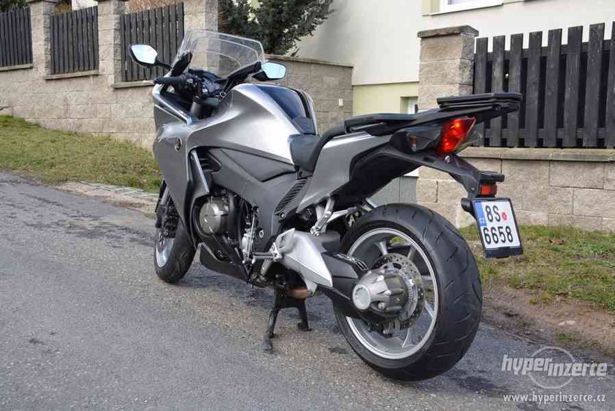 Honda VFR 1200 F - foto 4