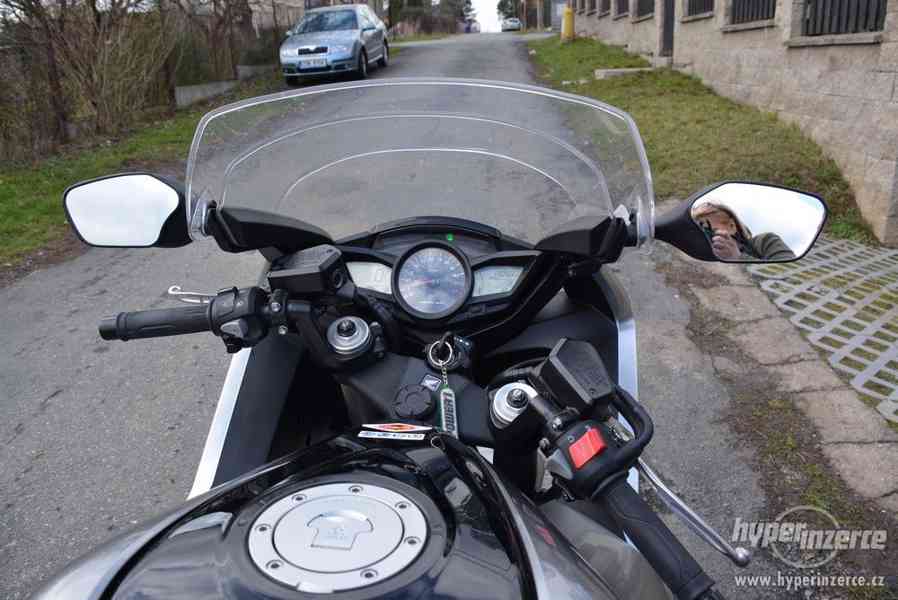 Honda VFR 1200 F - foto 8