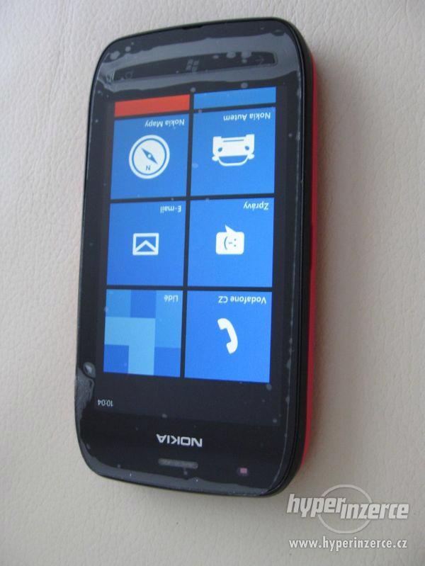 Nokia LUMIA 710 - plně funkční dotykový telefon + dárek - foto 2