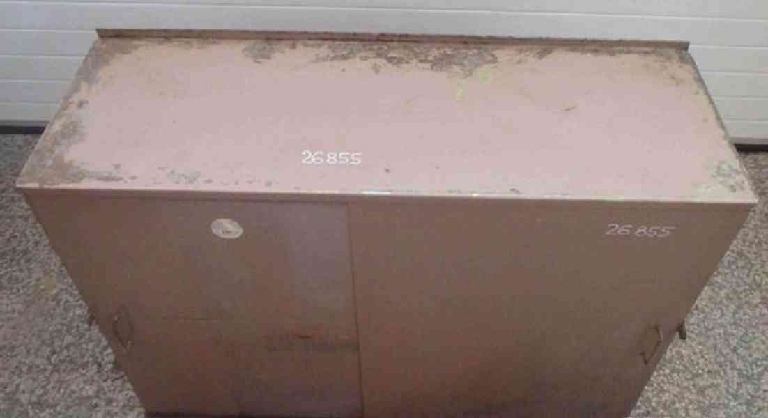 Skříň plechová 890x1220x420  